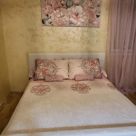 Golden Rose Apartamento *