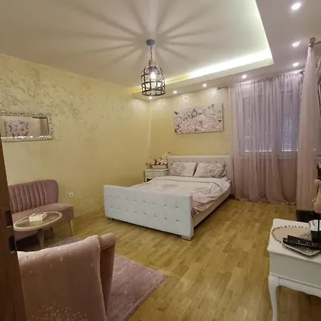 Golden Rose Apartamento *